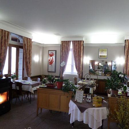 Hotel La Vie En Rose Le Brugeron Bagian luar foto
