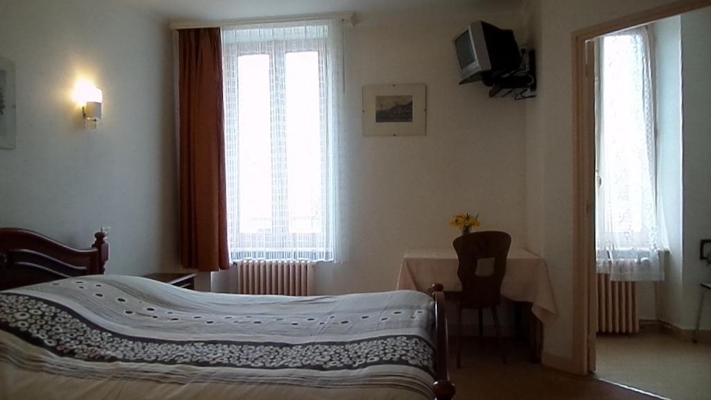 Hotel La Vie En Rose Le Brugeron Ruang foto