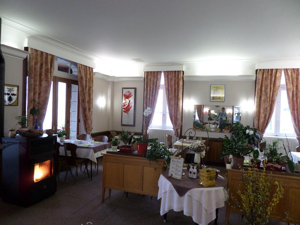 Hotel La Vie En Rose Le Brugeron Bagian luar foto