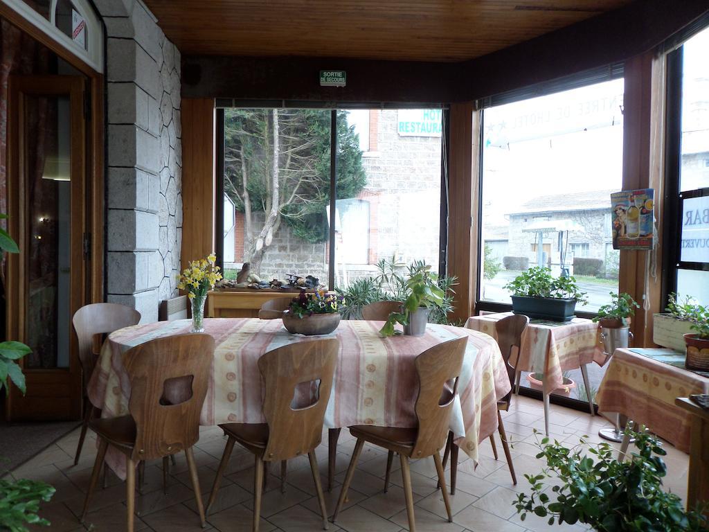 Hotel La Vie En Rose Le Brugeron Bagian luar foto