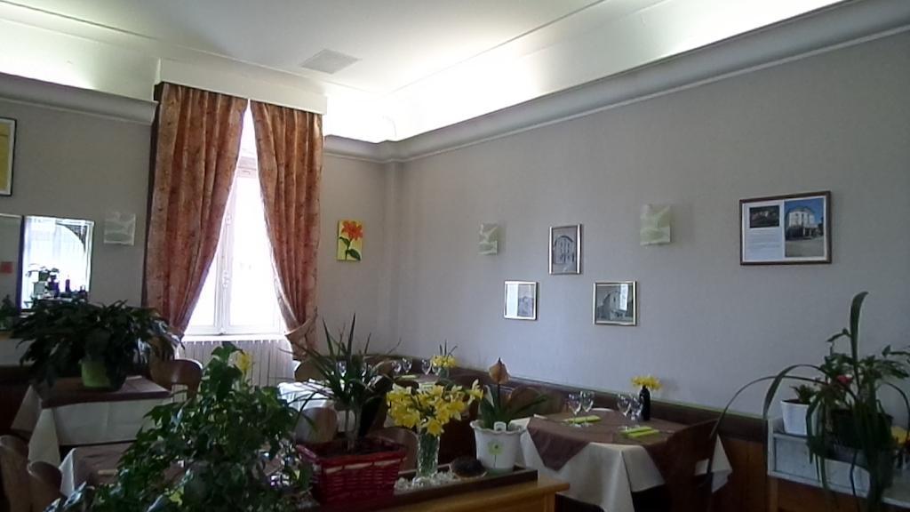 Hotel La Vie En Rose Le Brugeron Bagian luar foto