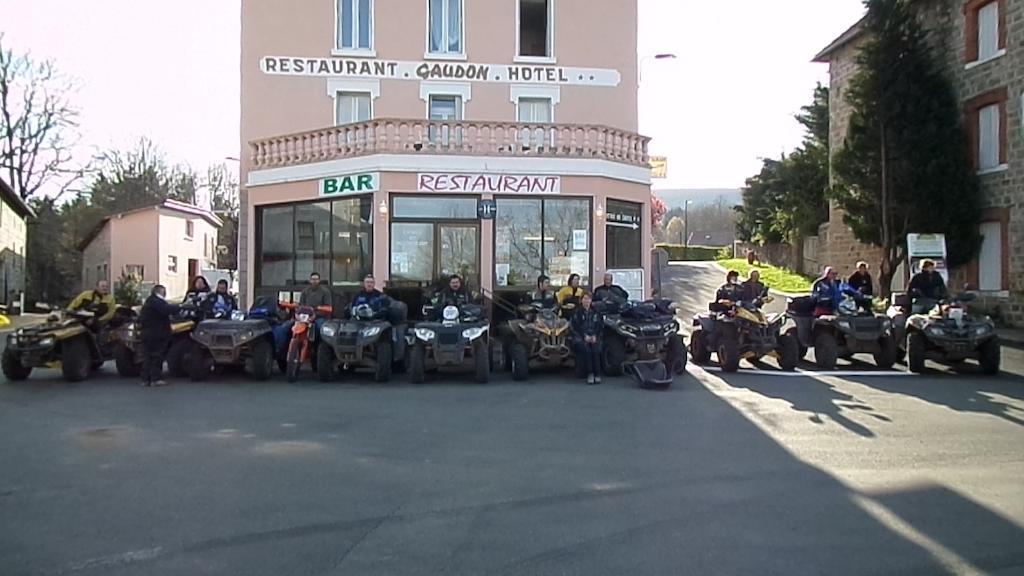Hotel La Vie En Rose Le Brugeron Bagian luar foto