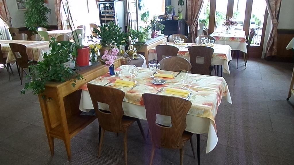 Hotel La Vie En Rose Le Brugeron Bagian luar foto
